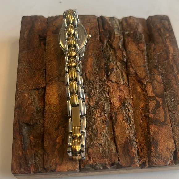 Armitron Now Link Silver/Gold Tone Oval Dainty Feminine Watch Stainless Steel - Picture 6 of 12